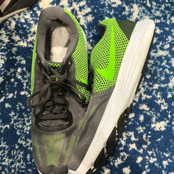 new nike shoes no hands